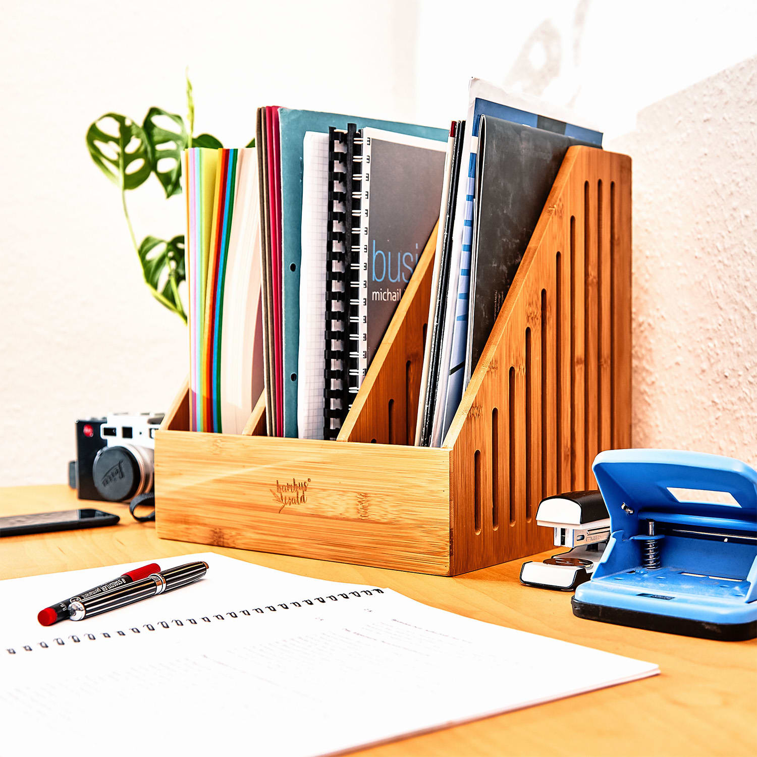 Archivador de 3 compartimentos Dimensiones: 26,5x28x30 cm Para formato