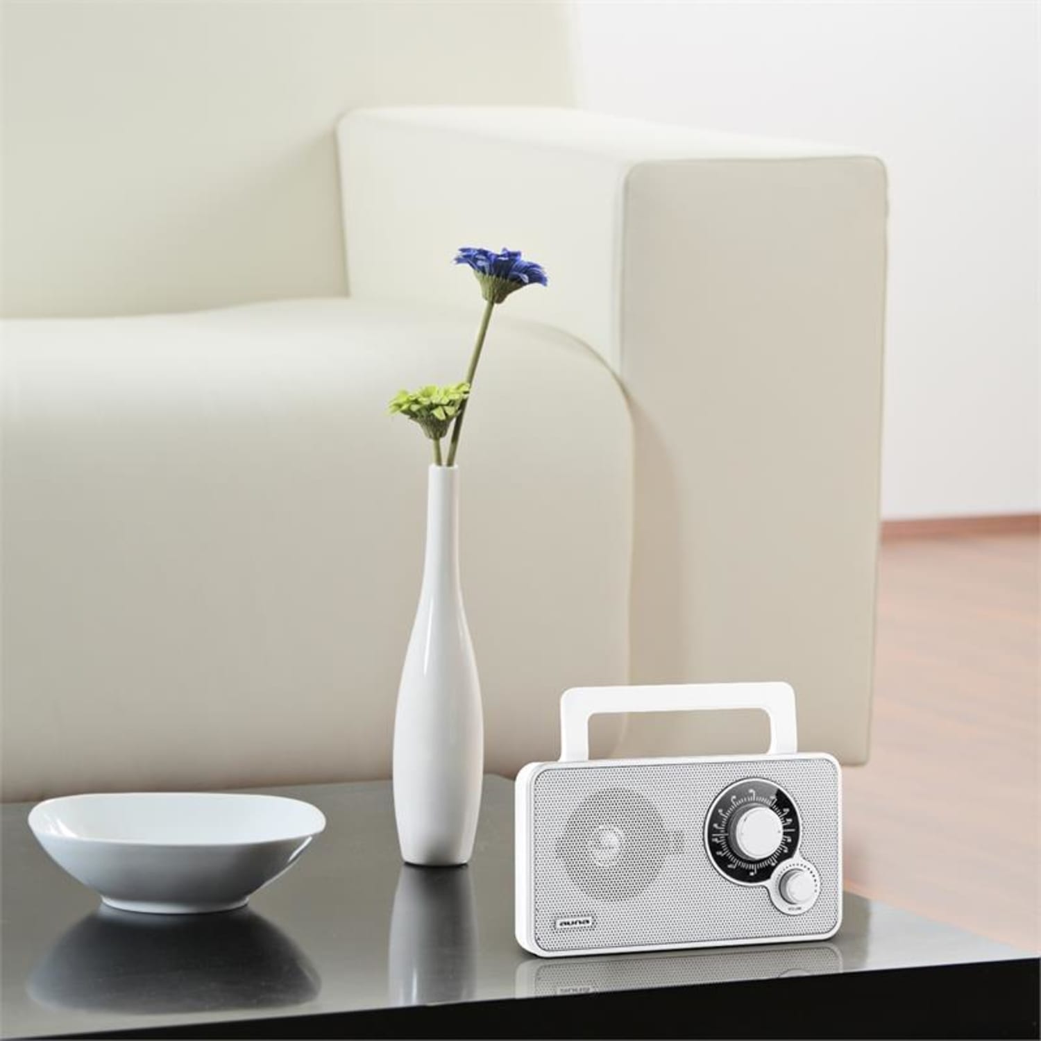 RR-5 Radio retro portátil FM AUX funcionamiento a pilas, blanco 