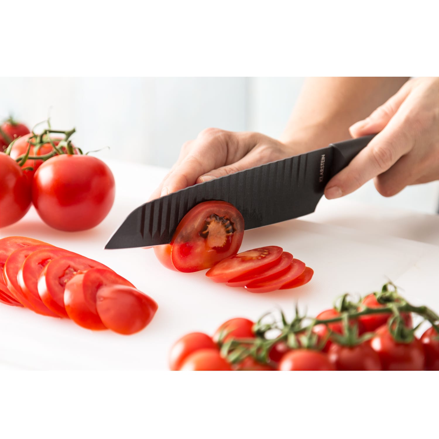 Kissaki, késkészlet, 7 darabos, mágneses késtartó, tapadásmentes felület, a penge hullámos formája, fekete Fekete