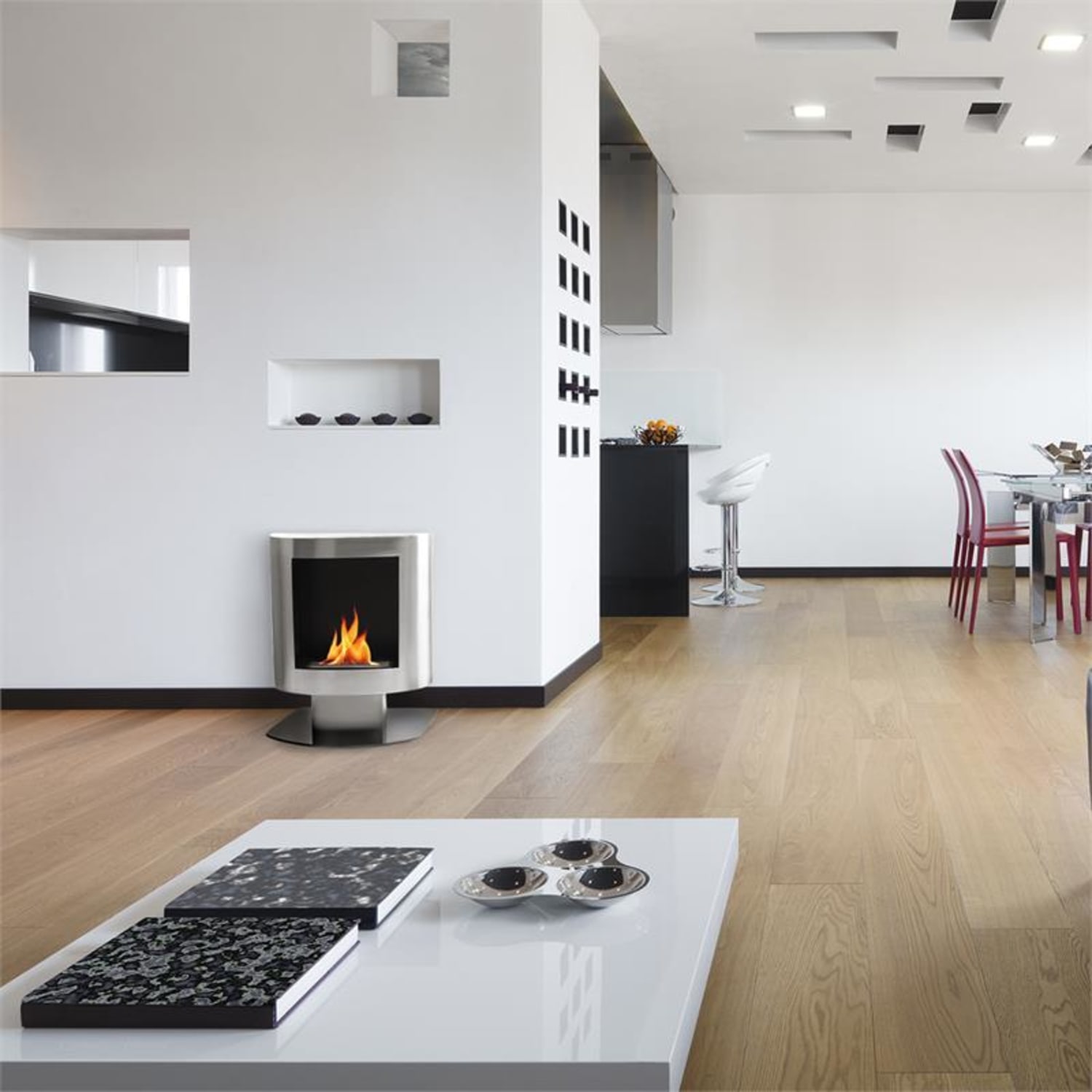 Phantasma Tower, kamin na etanol, varnostni gorilnik, gasilni aparat, nerjaveče jeklo 