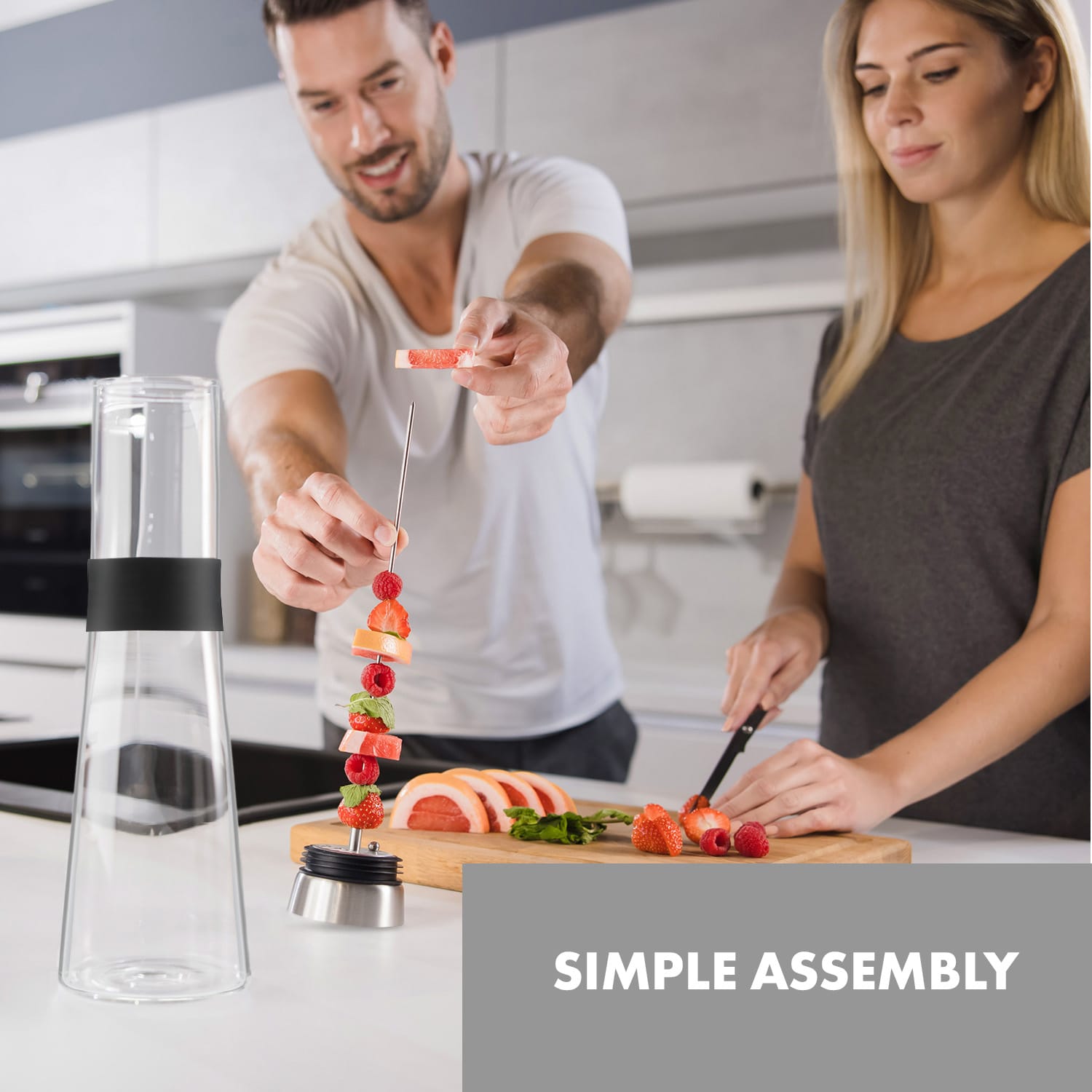 Sile, Carafe, 1.6 Litre, Borosilicate Glass, Fruit Skewer with Stopper 1.6 Ltr