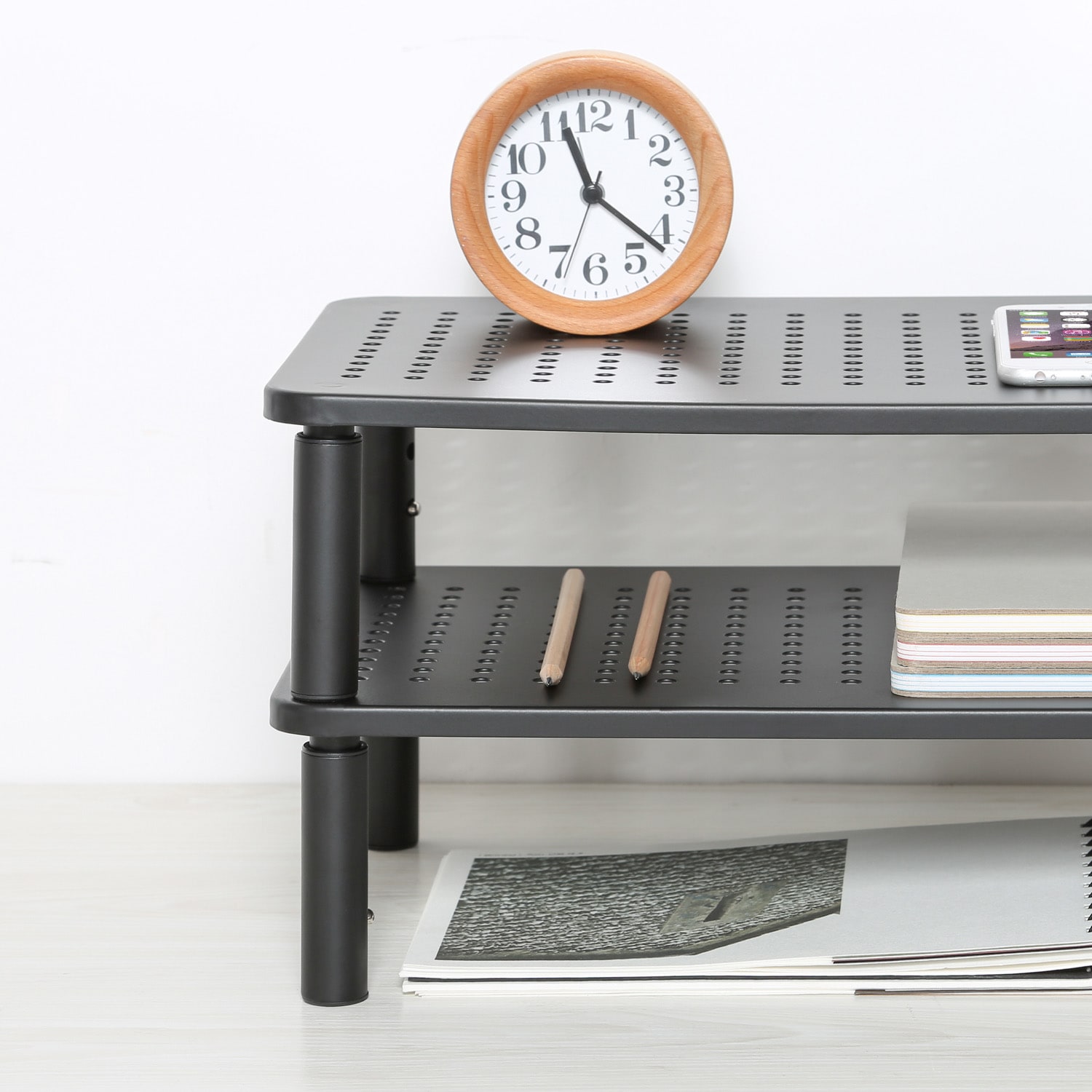 Stojan na monitor, kovový, dierovaný vzor, 37 × 10 × 24 cm (Š × V × H) 