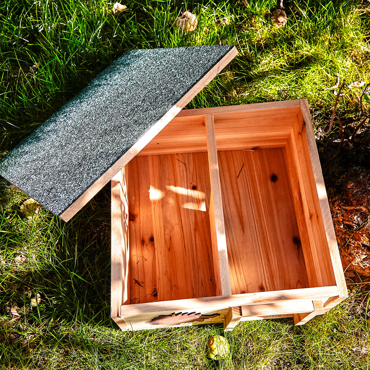 Ježeva kućica, hranilica, zimski san, 2 komore, drvo jele, neobrađeno 