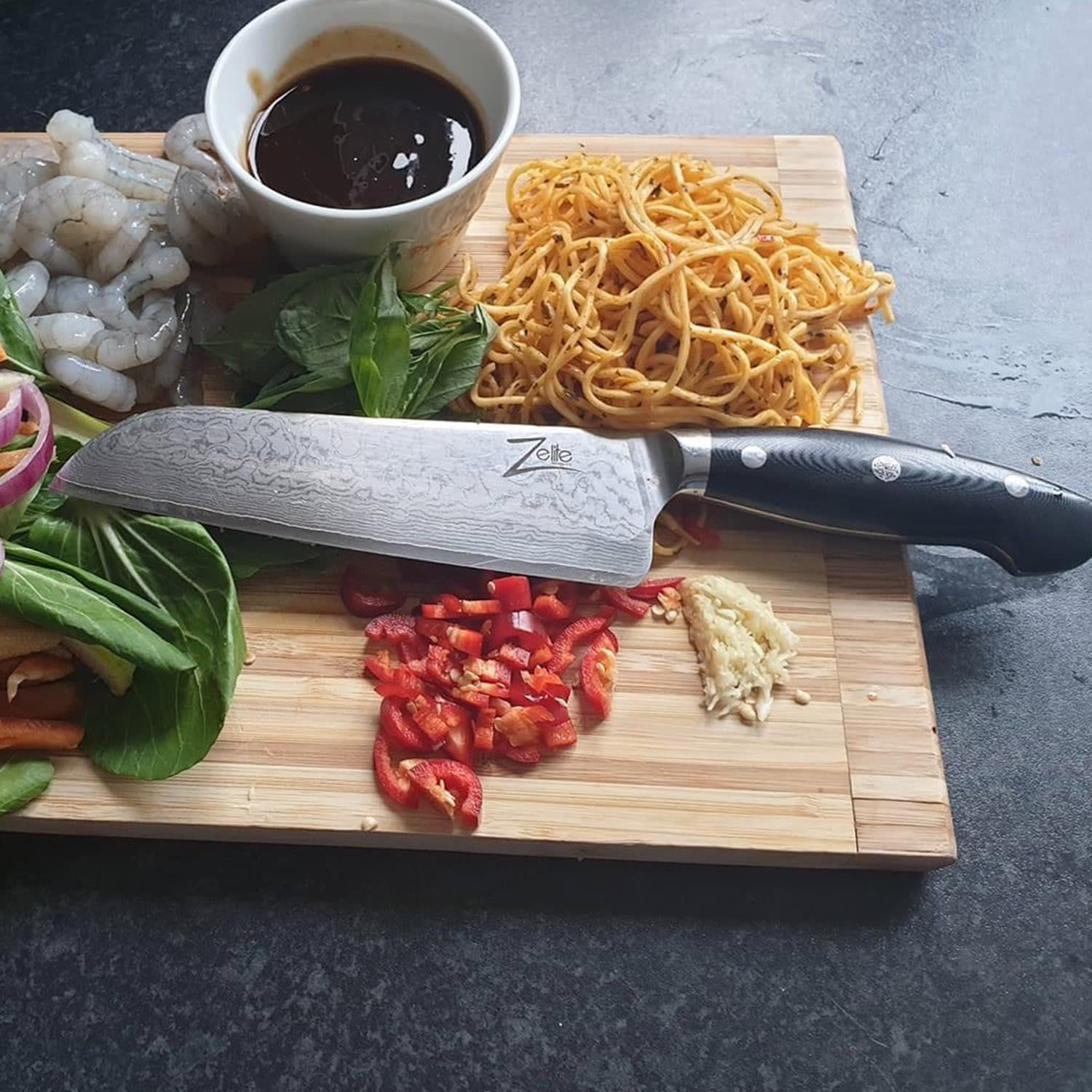 Couteau Santoku de 7" série Executive-Plus 61 HRC  acier de Damas Santoku knife