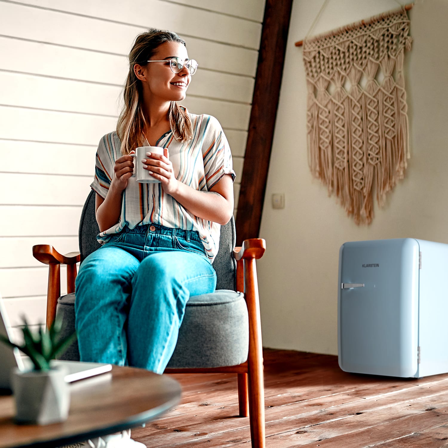 Audrey Retro, hladilnik, 70 litrov, 3 police, 2 predala v vratih, Notranja osvetlitev 70 Ltr | Pastelno modra