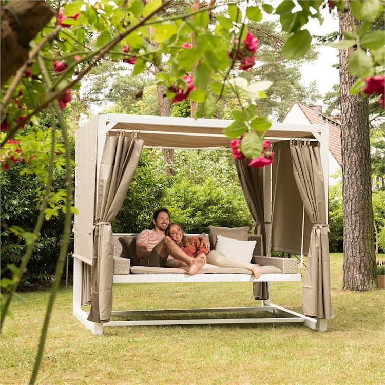 Eremitage luxe hollywoodschommel 236 x 210 x 180 cm zonnedak gordijnen Wit / donker taupe