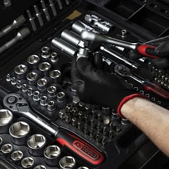 Pourquoi choisir les outillages à main KS Tools ?