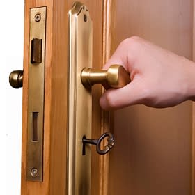 COMMENT CHOISIR LA POIGNÉE DE PORTE IDÉALE ?