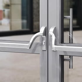 COMMENT CHOISIR LA MEILLEURE SERRURE ANTIPANIQUE ?