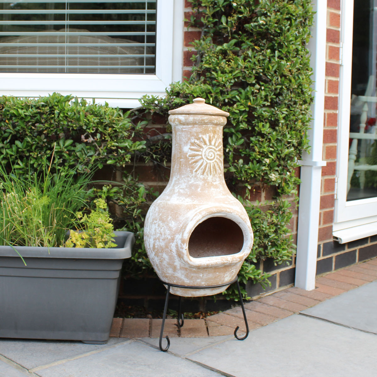 Charles Bentley Chiminea Made of Clay with Steel Stand and Lid Medium