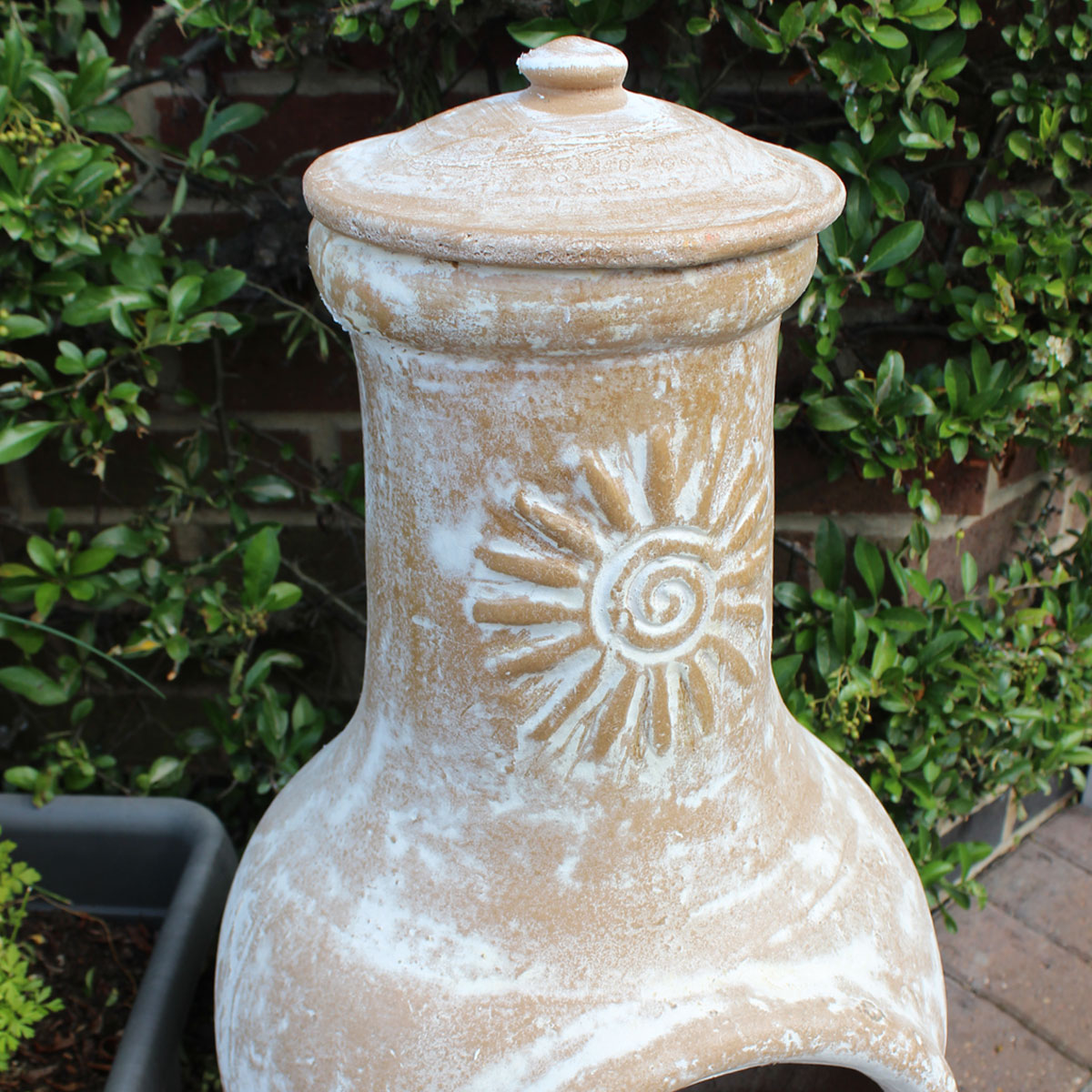 Charles Bentley Chiminea Made of Clay with Steel Stand and Lid Medium