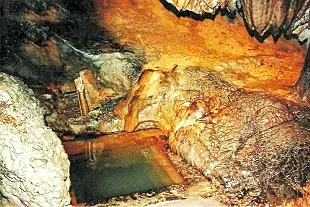 Patal Bhuvaneshwar Cave Temple