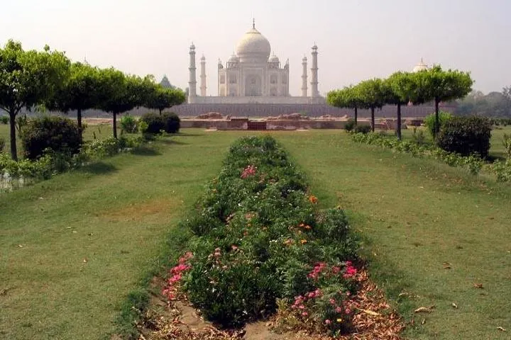 agra most popular tourist places