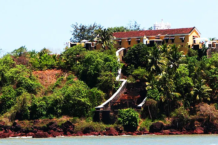 tourist places in and around goa