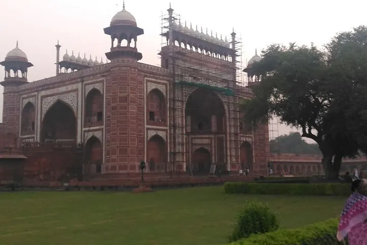 agra most popular tourist places