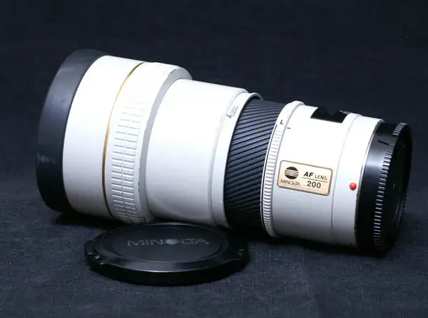 Minolta AF 200mm f/2.8 APO