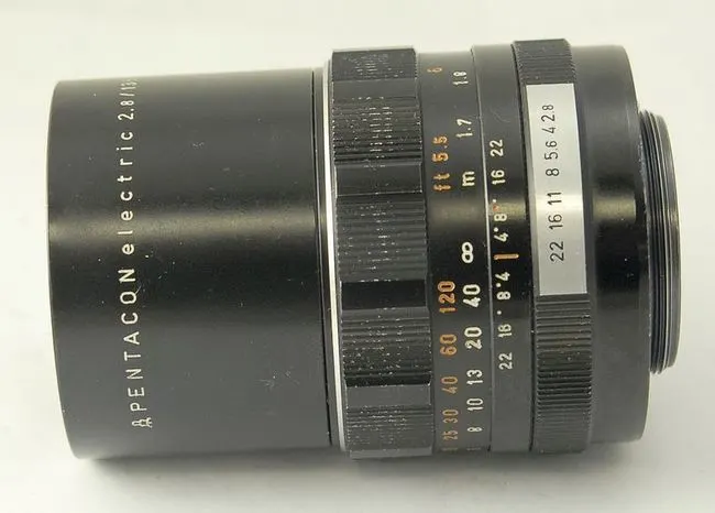 Pentacon Electric 135mm f/2.8