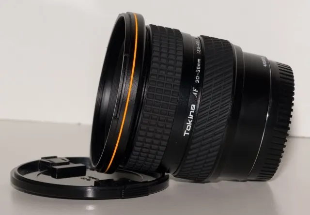 Tokina AF 20-35mm f/3.5-4.5 II