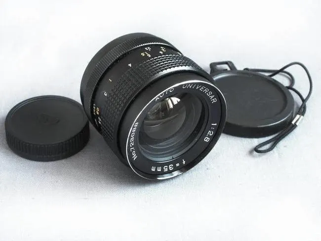 Universar 35mm f/2.8 Auto