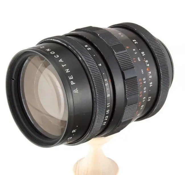 Pentacon 135mm f/2.8 (preset)