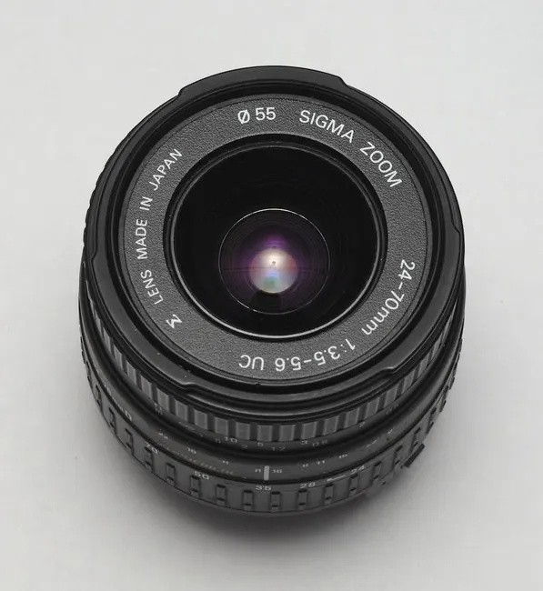 Sigma AF 24-70mm f/3.5-5.6 UC