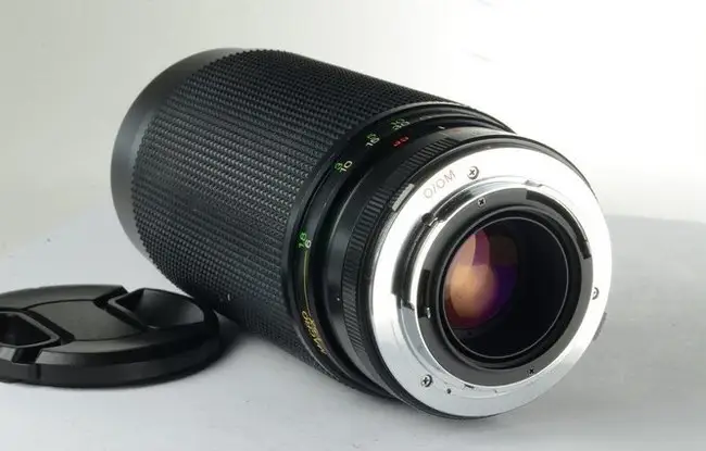Vivitar 35-200mm f/3.0-4.5 Macro Focusing Zoom MC
