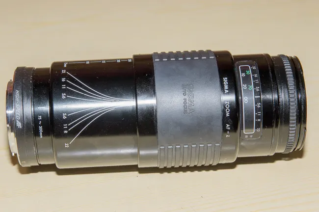 Sigma AF 75-300mm f/4.5-5.6 MC Zoom-Lambda