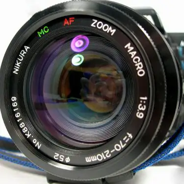 Nikura AF 70-210mm f/3.9 MC Macro