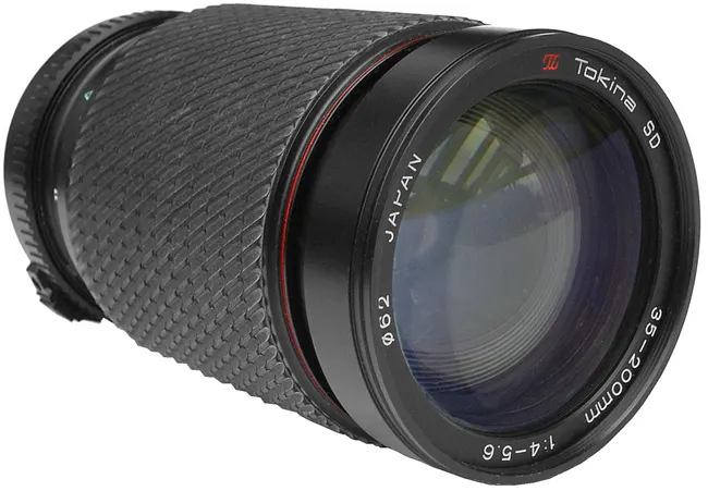 Tokina AF SD 35-200mm f/4-5.6