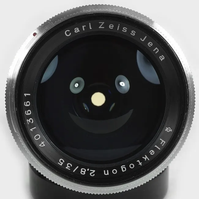 Carl Zeiss Jena Flektogon 35mm f/2.8 (12 blades)