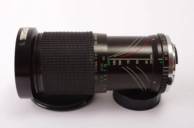 Cosina 28-200mm f/3.8-5.6 Macro MC