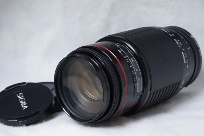 Sigma AF-APO 75-300mm f/4.5-5.6 Zoom MC