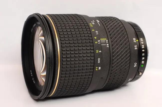 Tokina AF 28-70mm f/2.8 AT-X Pro II