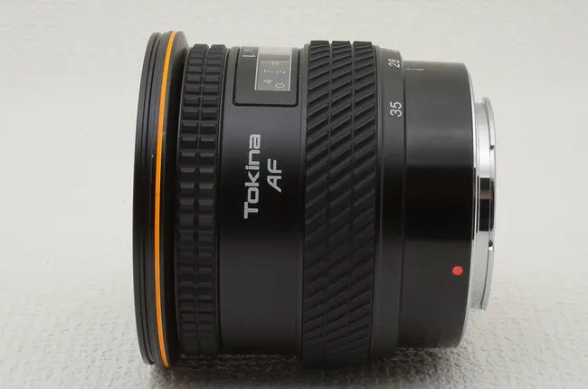 Tokina AF 20-35mm f/3.5-4.5 (1)
