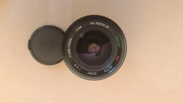 Sakar 28-70mm f/3.5 Auto Zoom MC