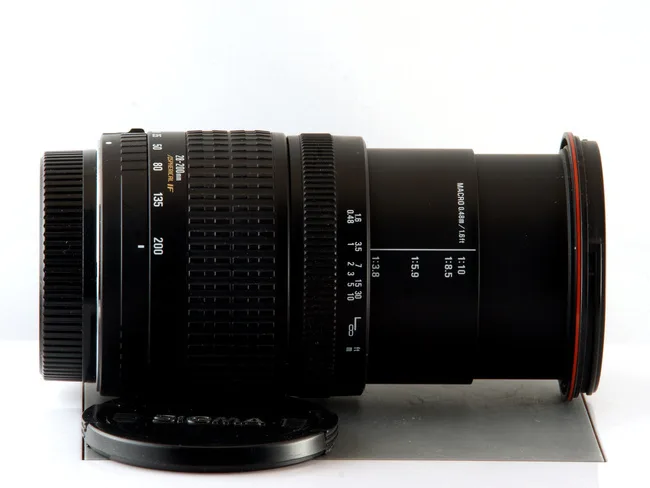 Sigma AF 28-200mm f/3.5-5.6 Compact Hyperzoom Macro