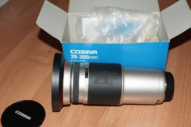 Cosina AF 28-300mm f/4.0-6.3 MC