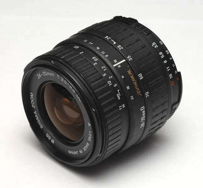 Sigma 24-70mm f/3.5-5.6 UC