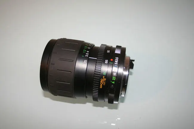 Cosina 28-80mm f/3.5-5.6 MC Macro
