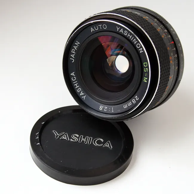 Yashica Yashinon DS-M 28mm f/2.8
