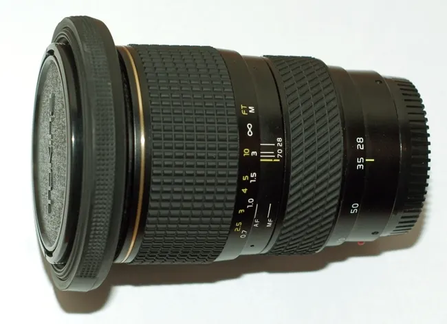 Tokina AF 28-70mm f/2.8 AT-X Pro
