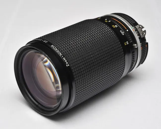 Nikon Nikkor 35-200mm f/3.5-4.5 Ai-S