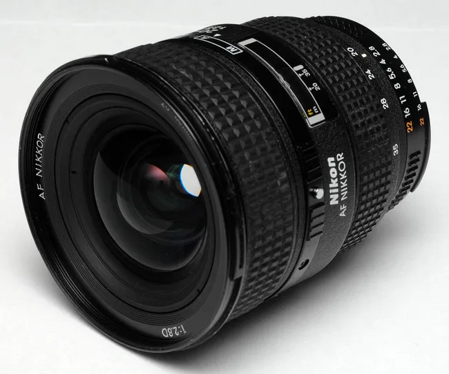 Nikon AF Nikkor 20-35mm f/2.8 D