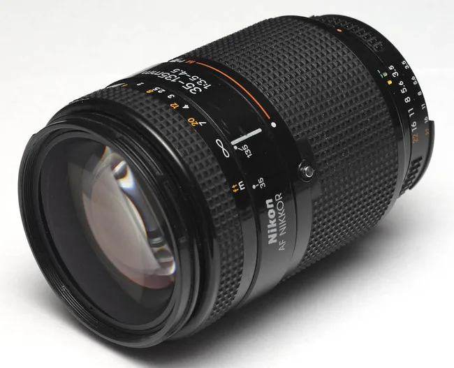 Nikon AF Nikkor 35-135mm f/3.5-4.5 (II)
