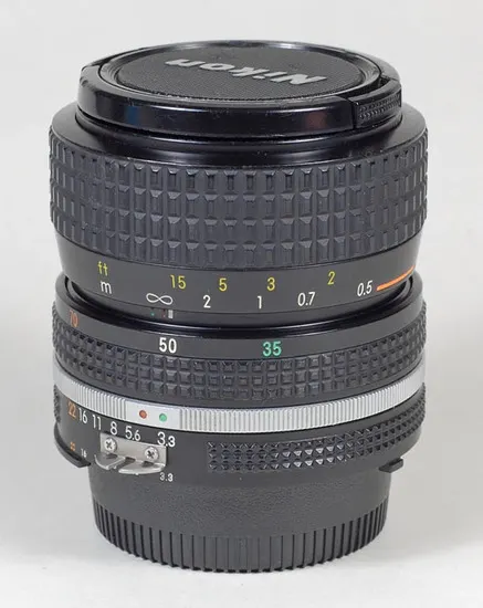 Nikon Nikkor 35-70mm f/3.3-4.5 Ai-S