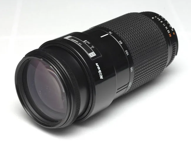 Nikon AF Nikkor 70-210mm f/4