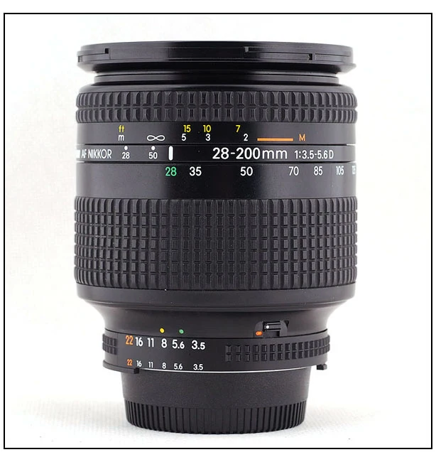 Nikon AF Nikkor 28-200mm f/3.5-5.6 D