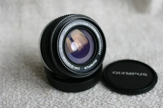 Olympus OM-System H-Zuiko Auto-W 24mm f/2.8