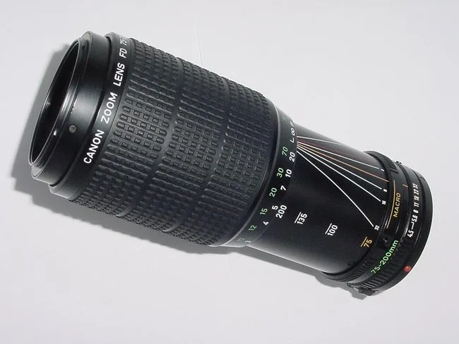 Canon FDn 75-200mm f/4.5