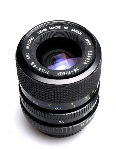 Exakta 35-70mm f/3.5-4.8 MC Macro